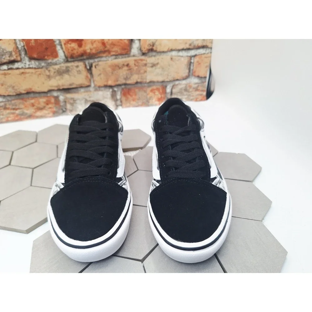 Women Sz 7 Vans Old School Comfy Cush Black White Swirl Sneakers VN0A5DYCBZW Knu - Picture 2 of 9